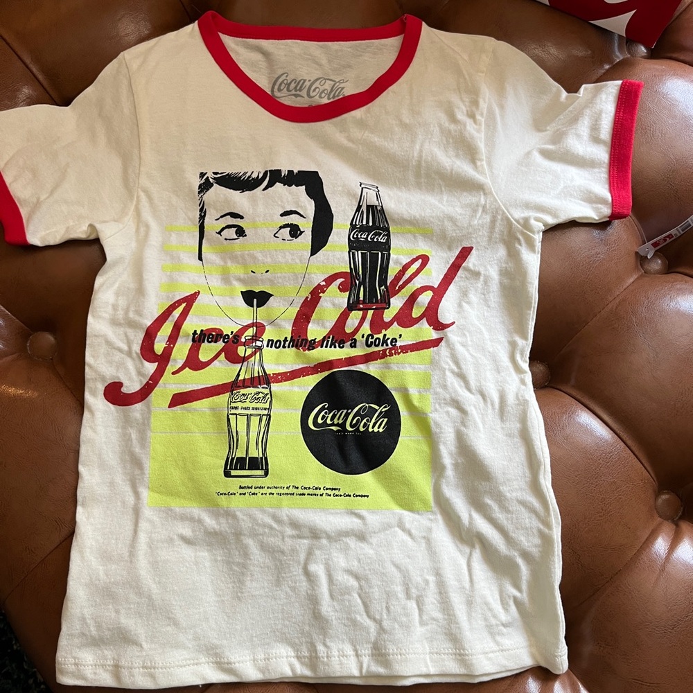 NWT! Coca Cola Graphic Tee - Vintage style